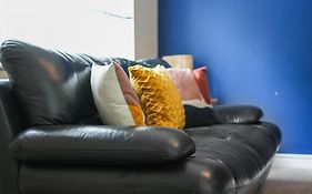 Guests Rated Exceptional 3 Bed House, Homely Comforts , Close To Amenities And Centre